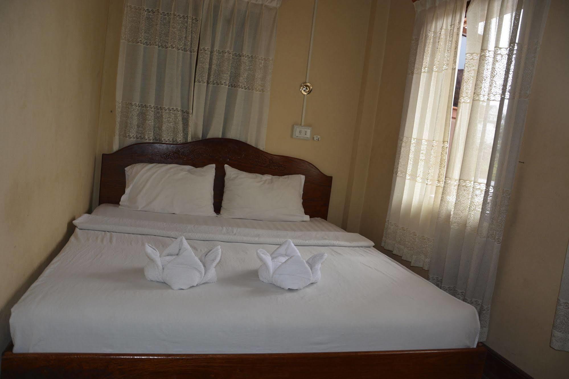 לואנג פרבאנג Silikhane Guesthouse מראה חיצוני תמונה