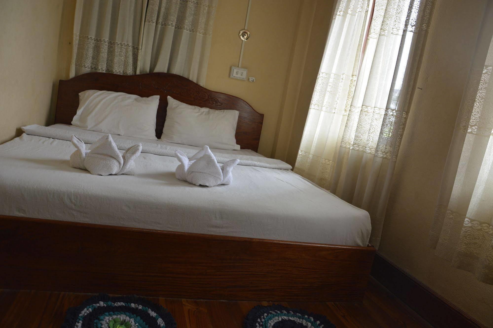 לואנג פרבאנג Silikhane Guesthouse מראה חיצוני תמונה