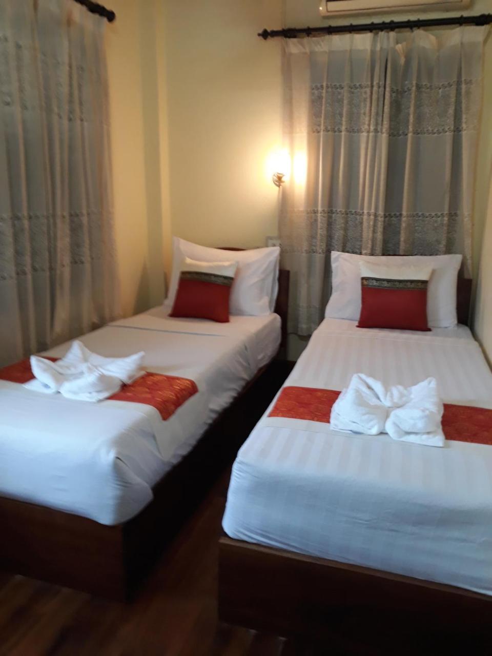 לואנג פרבאנג Silikhane Guesthouse מראה חיצוני תמונה